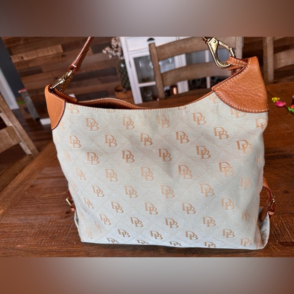 DOONEY & BOURKE Shoudler Bag - Picture 3 of 15